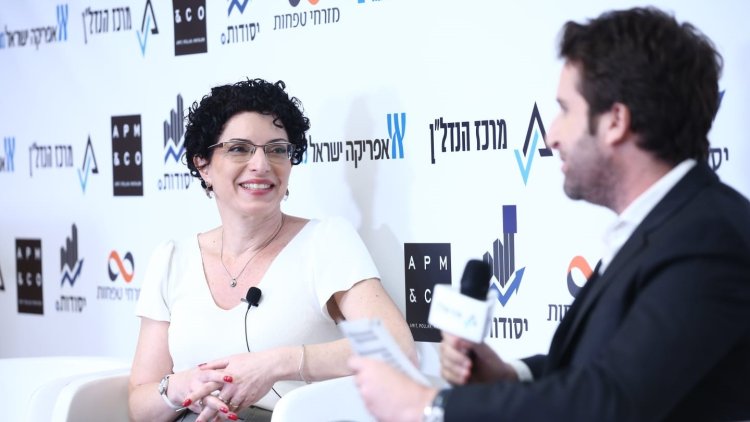 עינת גנון עם מיכאל אסף בפסגת הנדל"ן 2020 (דרור סיתהכל)