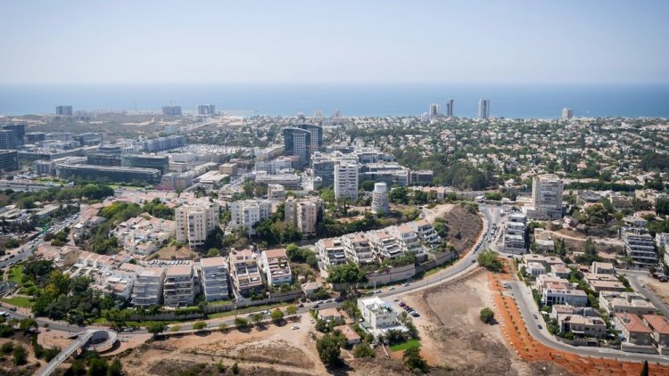 גם הרחק מחוף הים אפשר למצוא תג מחיר גבוה במיוחד. הרצליה (שאטרסטוק)