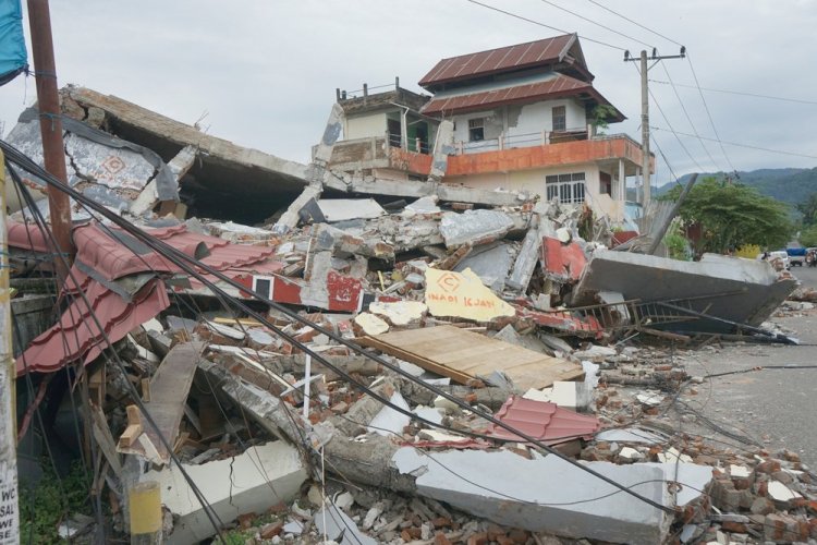 רעידת אדמה באינדונזיה, ינואר 2021 (שאטרסטוק)