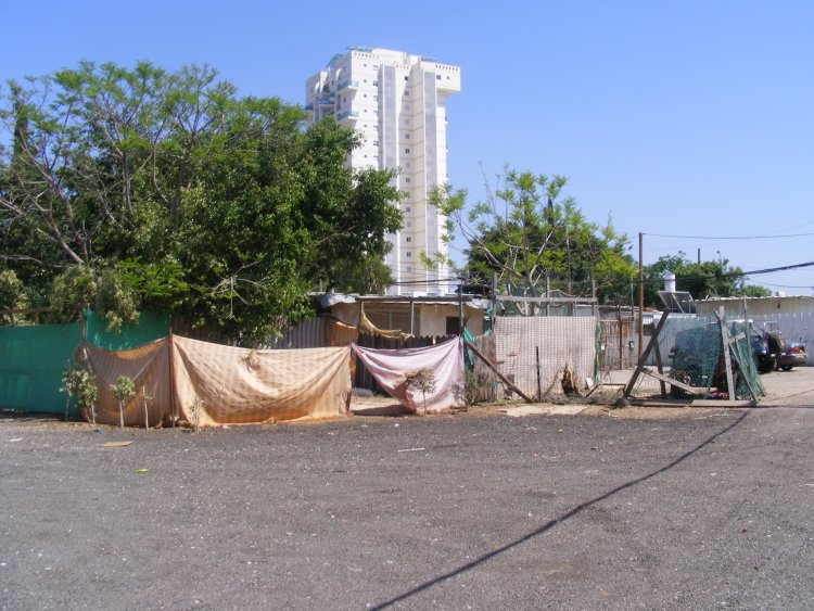 צריפים בשכונת הארגזים (יסמין, ויקימדיה) 