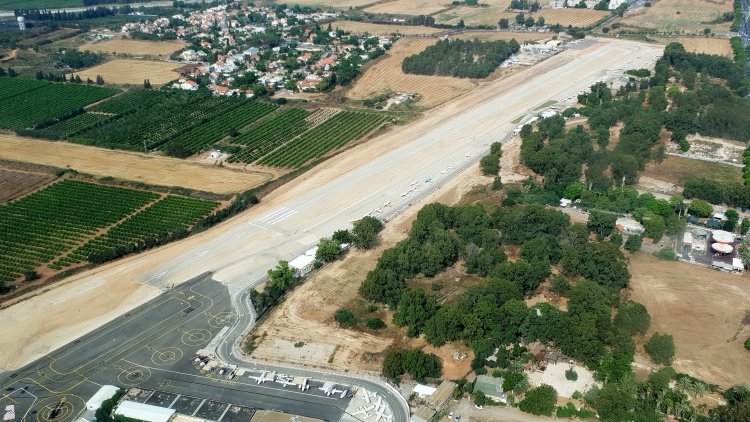 שדה התעופה המתפנה בהרצליה, שגם על שטחו יקום הרובע החדש (שאטרסטוק) 