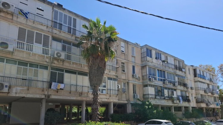 המבנה בשיכון ותיקים בבת ים, שבו מקודם פרוייקט התמ"א (מרכז הנדל"ן) המבנה בשיכון ותיקים בבת ים, שבו מקודם פרוייקט התמ"א (מרכז הנדל"ן)
