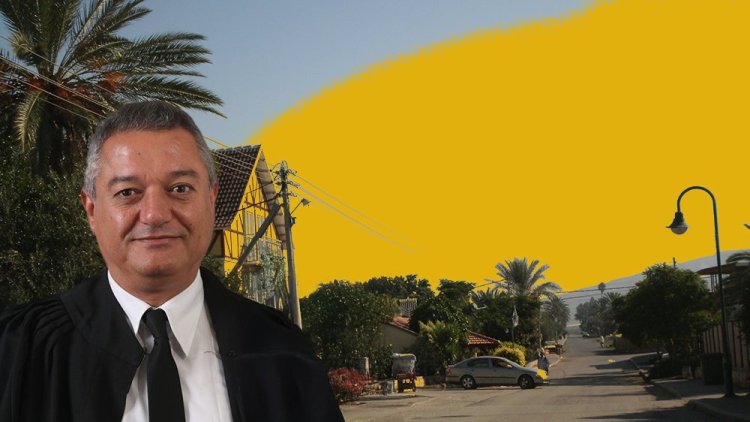 השופט חאלד כבוב על רקע היישוב יבנאל (אתר הרשות השופטת, רוית, ויקימדיה) השופט חאלד כבוב על רקע היישוב יבנאל (אתר הרשות השופטת, רוית, ויקימדיה)