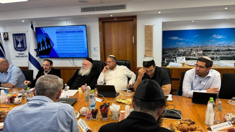 הדיון על הקמת שכונות לשוטרים (דוברות משרד השיכון) הדיון על הקמת שכונות לשוטרים (דוברות משרד השיכון)