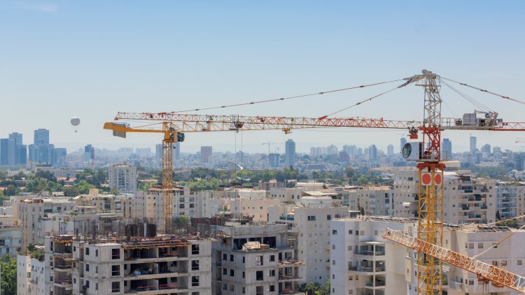 בנייה חדשה בתל אביב (שאטרסטוק) בנייה חדשה בתל אביב (שאטרסטוק)