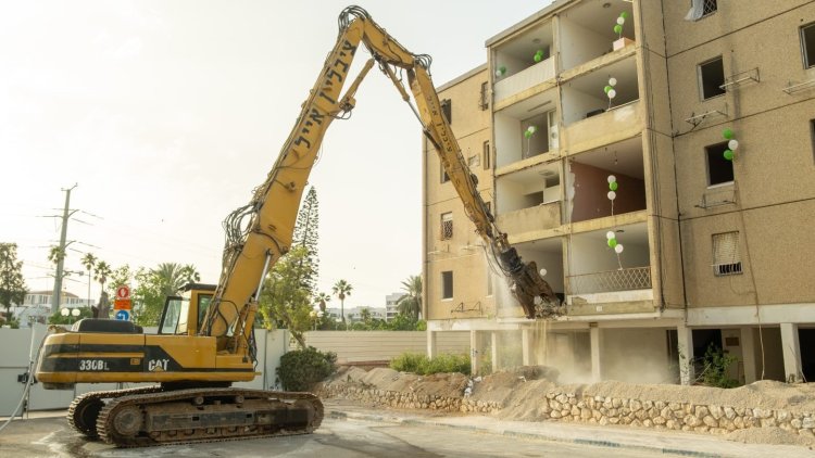 ההריסה בגבעת שמואל (ולדימיר ביחובסקי) ההריסה בגבעת שמואל (ולדימיר ביחובסקי)
