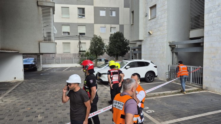 החניון שבו נפער הבולען הבוקר (דוברות כיבוי והצלה מחוז דן) החניון שבו נפער הבולען הבוקר (דוברות כיבוי והצלה מחוז דן)
