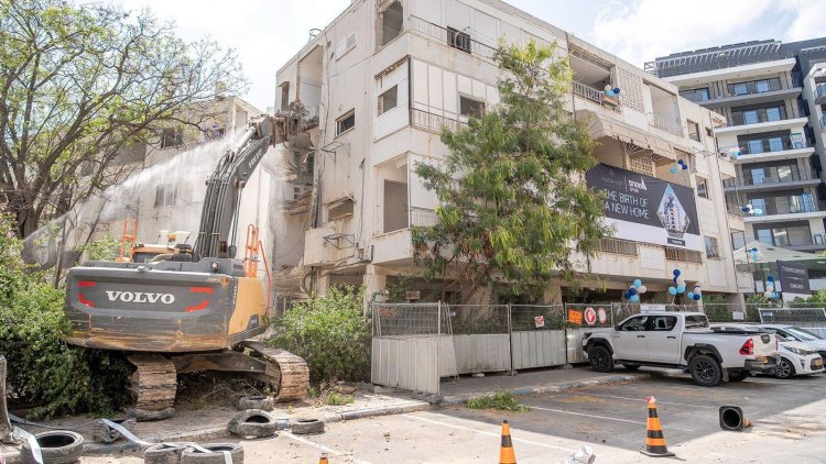אירוע ההריסה של אשטרום מגורים בשכונת החרוזים (ינאי אלפסי) אירוע ההריסה של אשטרום מגורים בשכונת החרוזים (ינאי אלפסי)