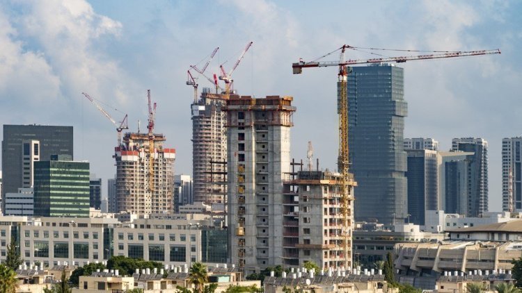 בנייה בתל אביב (שאטרסטוק) בנייה בתל אביב (שאטרסטוק)