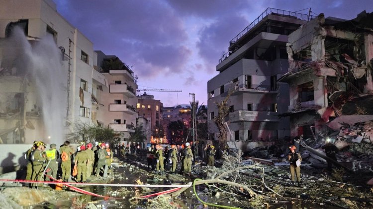 מבנים הרוסים באתר נפילת טיל איראני (דוברות כבאות והצלה) מבנים הרוסים באתר נפילת טיל איראני (דוברות כבאות והצלה)