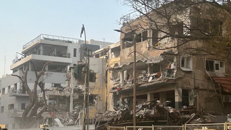 מבנים שנפגעו מטיל בתל אביב (מרכז הנדל"ן) מבנים שנפגעו מטיל בתל אביב (מרכז הנדל"ן)