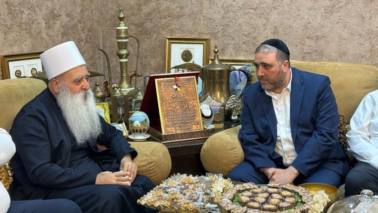 שר הפנים עם השייח׳ מוואפק טריף (דוברות משרד הפנים) שר הפנים עם השייח׳ מוואפק טריף (דוברות משרד הפנים)