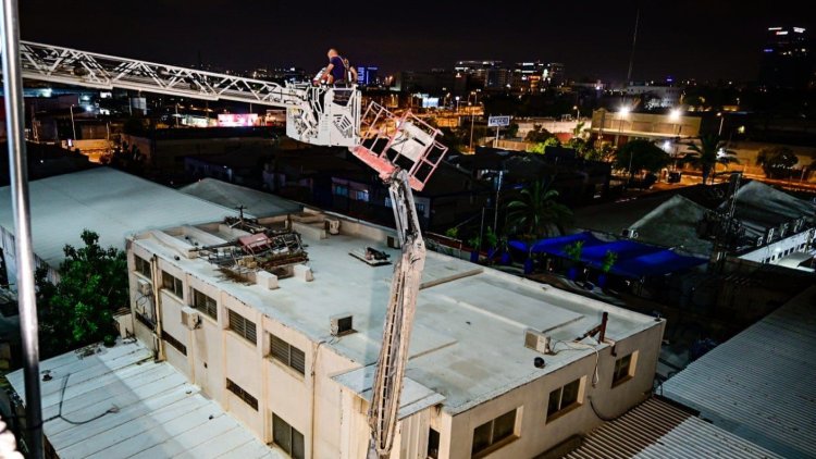 זירת התאונה בחולון (באדיבות דוברות כיבוי אש והצלה) זירת התאונה בחולון (באדיבות דוברות כיבוי אש והצלה)