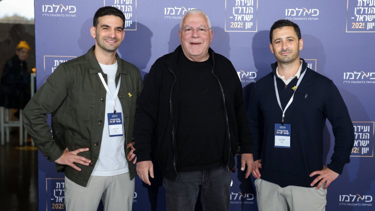 מימין: פלג יריב, מנכ"ל ובעלים של חברת פאלמו, פיני גרשון, אביב כהן, סמנכ"ל שותף בחברת פאלמו (ניצן מנטקה)