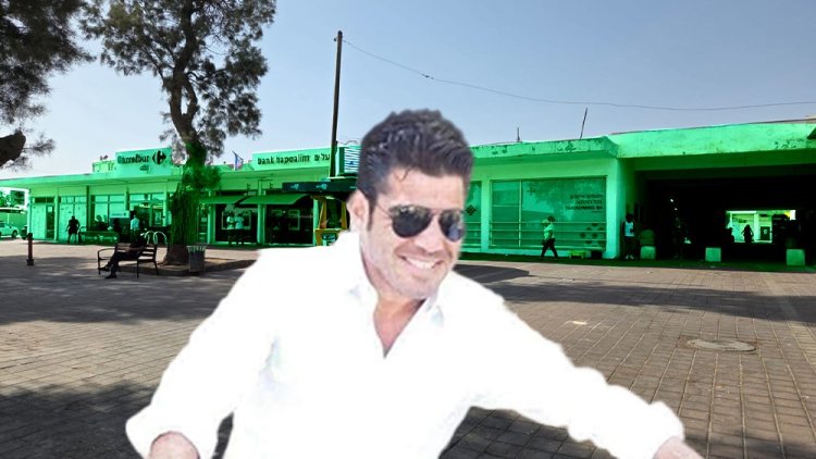 המתווך שמעון שאול, על רקע מתחם קולנוע אורן בבאר שבע (באדיבות שמעון שאול, שאול נדל"ן)