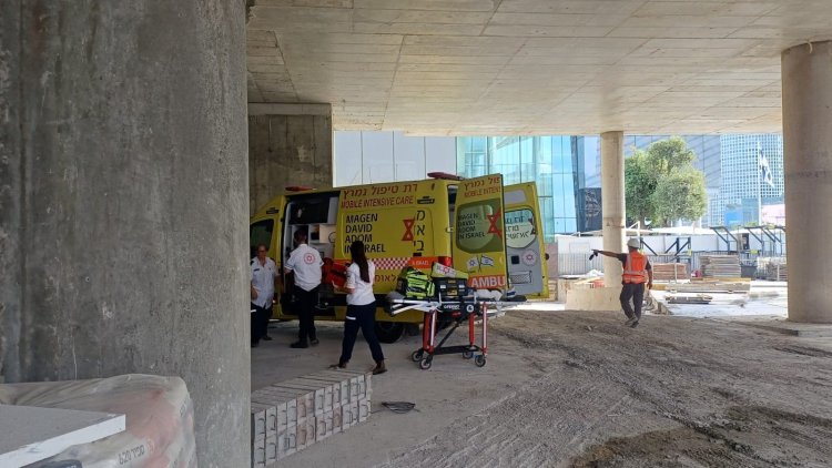 זירת התאונה במנחם בגין בת"א (דוברות איחוד הצלה) זירת התאונה במנחם בגין בת"א (דוברות איחוד הצלה)