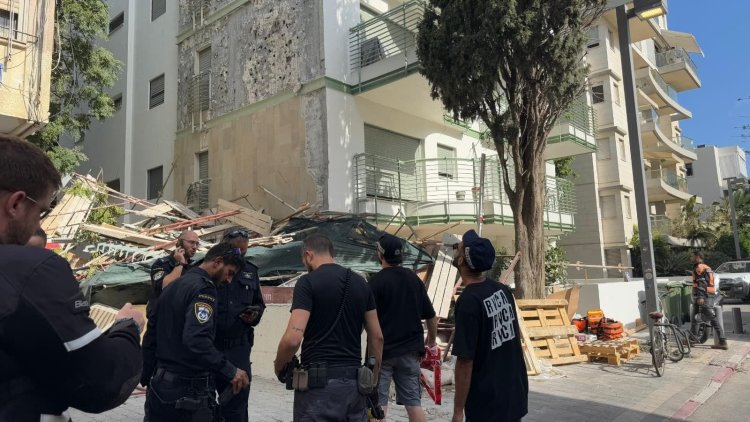 כוחות משטרה באתר הבנייה בתל אביב לאחר התאונה (דוברות המשטרה) כוחות משטרה באתר הבנייה בתל אביב לאחר התאונה (דוברות המשטרה)