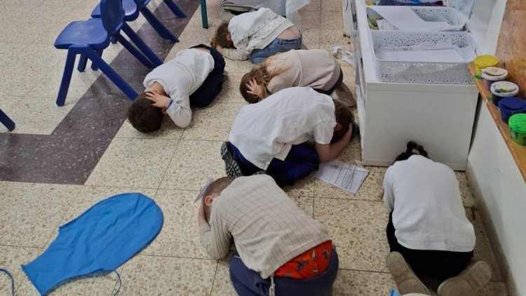 "אמרו לילדים להישאר במקום ולשים ידיים על הראש". הגן ביישוב חשמונאים (רחלי פרויכמן) "אמרו לילדים להישאר במקום ולשים ידיים על הראש". הגן ביישוב חשמונאים (רחלי פרויכמן)