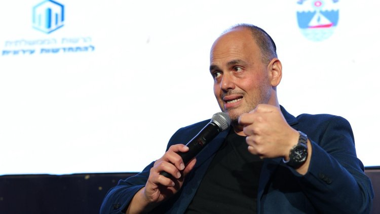 ראש עיריית בת ים צביקה ברוט בפסגת ההתחדשות העירונית (נאו מדיה) 