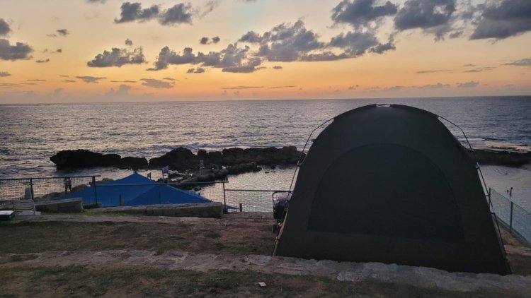 חניון לילה באכזיב (שי קורן, רשות הטבע והגנים) חניון לילה באכזיב (שי קורן, רשות הטבע והגנים)