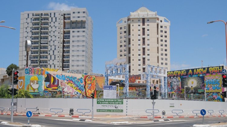 תחילת עבודות ההריסה בקניון לב העיר אשדוד (מקף־עברי, ויקימדיה) תחילת עבודות ההריסה בקניון לב העיר אשדוד (מקף־עברי, ויקימדיה)