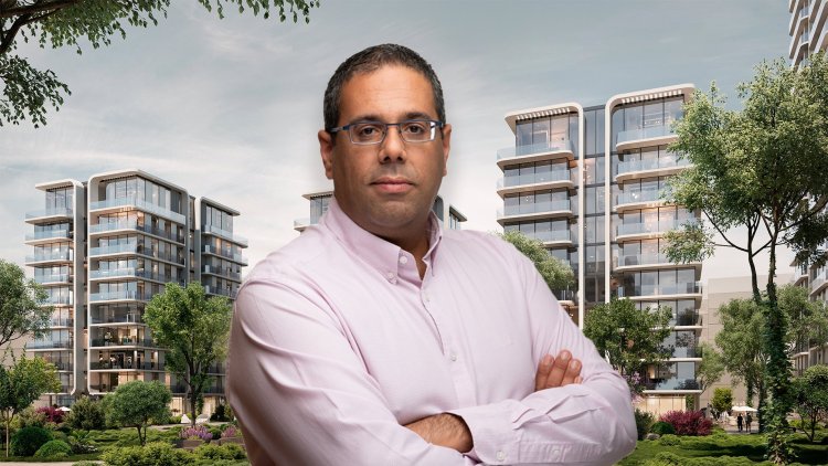 עמוס דאבוש, מנכ"ל קרדן נדל"ן, על רקע הדמיה של הפרויקט (באדיבות החברה, Wop הדמיות רני זיס ואנו אדריכלים) עמוס דאבוש, מנכ"ל קרדן נדל"ן, על רקע הדמיה של הפרויקט (באדיבות החברה, Wop הדמיות רני זיס ואנו אדריכלים)