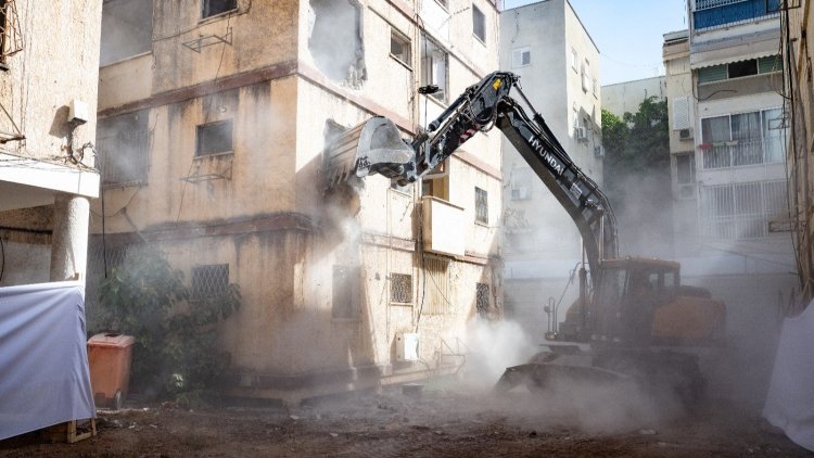 עבודות ההריסה בצירלסון (איתמר סיידא) עבודות ההריסה בצירלסון (איתמר סיידא)