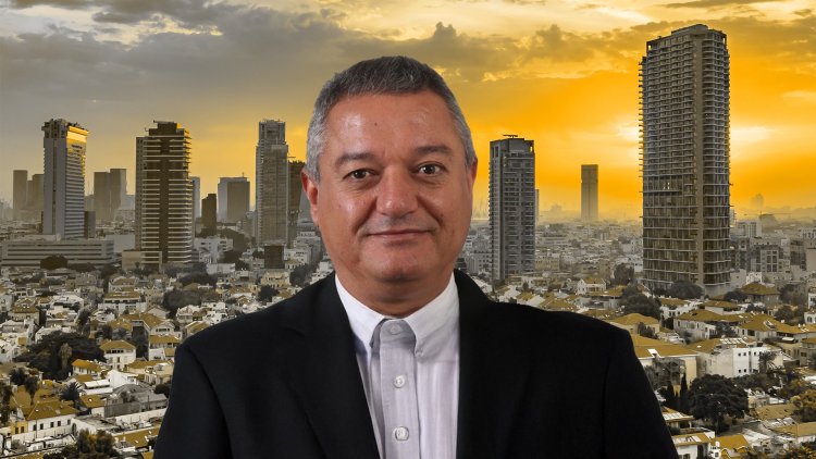 השופט חאלד כבוב על רקע נווה צדק (אתר הרשות השופטת, Giladtop, ויקימדיה) השופט חאלד כבוב על רקע נווה צדק (אתר הרשות השופטת, Giladtop, ויקימדיה)