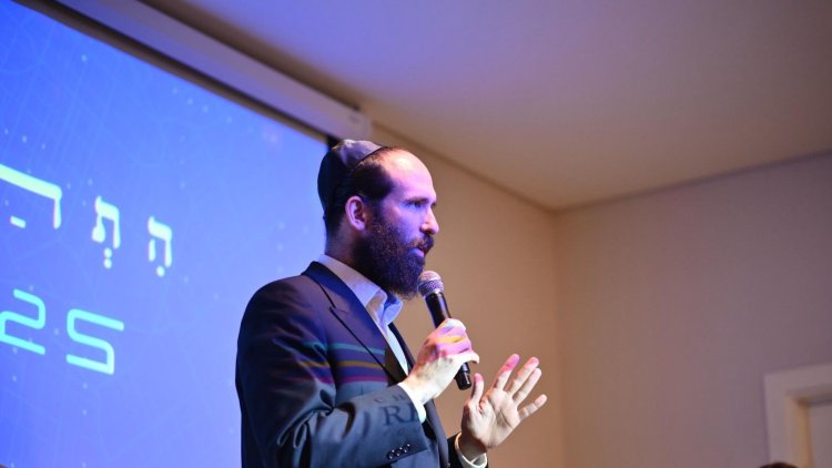 יהודה מורגנשטרן, מנכ"ל משרד השיכון ומ"מ ראש הרשות להתחדשות עירונית, באירוע של הרשות הממשלתית להתחדשות עירונית (משה מיכאל)