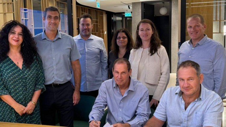 הנהלת חברות מהדרין ופי הנדסה בעת החתימה על ההסכם (שחר אמשלום)
