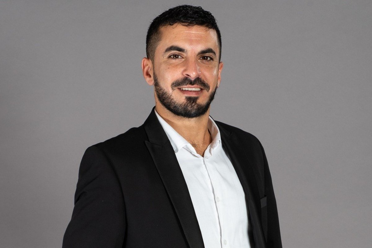 האב רשם מגרש על שם בנו, ונפטר. העזבון טען כי הבן "נאמן" ותו לא. ביהמ"ש הכריע