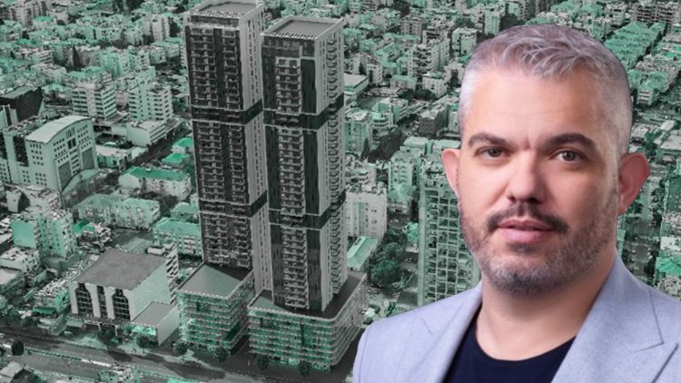 אלכס מריאש, מנכ"ל הכשרת הישוב התחדשות, על רקע הדמיה של הפרויקט בראשל"צ (ראובן קסטרו, A-studio) 