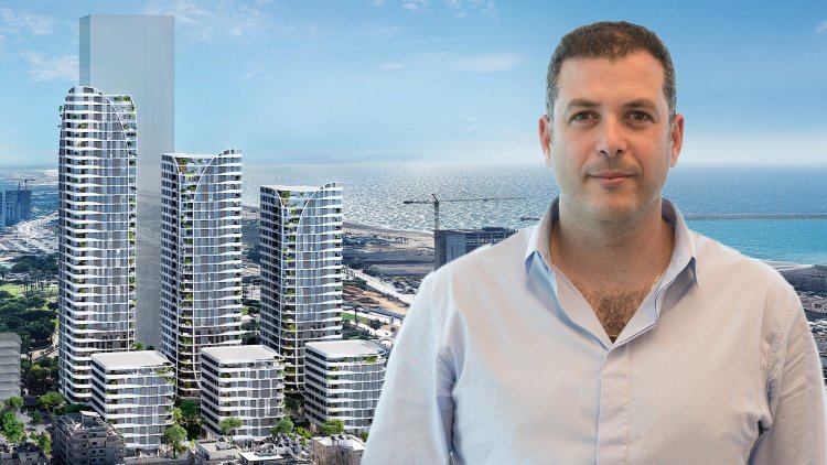 אלי גבאי מבעלי קבוצת גבאי, על רקע הדמיה של הפרויקט (יח"צ, קסם הדמיות) 