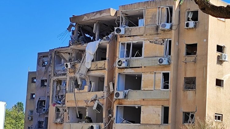 אחד הבניינים שנהרסו בחולון (אורון נדל"ן)