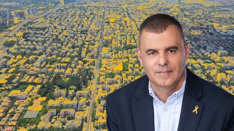 ראש עיריית כפר סבא רפי סער (דוברות עיריית כפר סבא, שאטרסטוק)