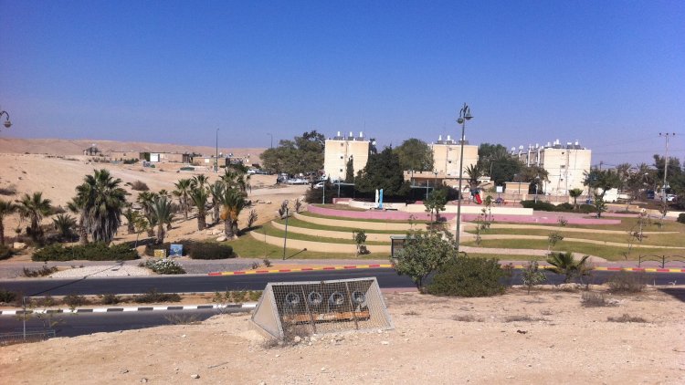 שכונה בירוחם (סימה שטרית, ויקימדיה) 