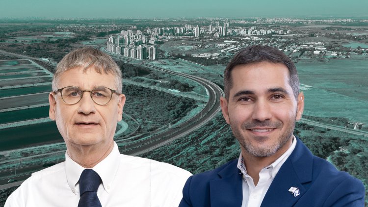 ראש עיריית יבנה רועי גבאי ויו"ר הוועדה המחוזית מרכז מיכה גדרון על רקע העיר יבנה (עמית אלפונטה, רוני כנעני, חזקי מוזס, ויקימדיה)