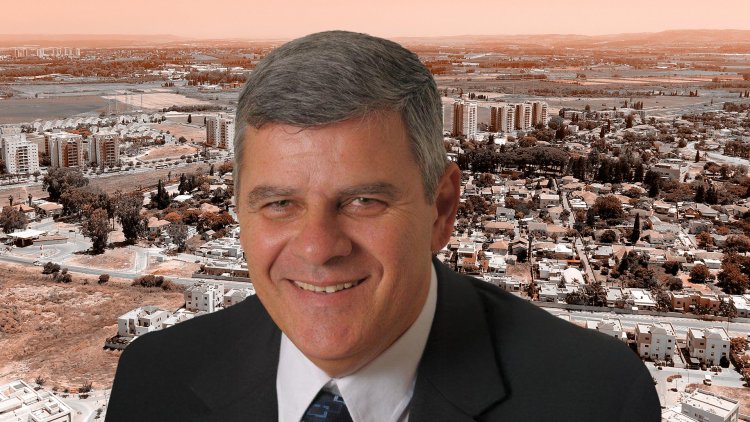 צביקה גנדלמן (ויקימדיה, שאטרסטוק) 