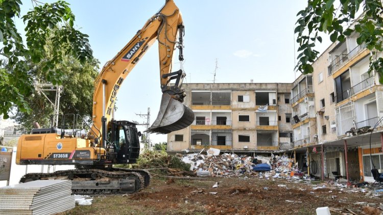 טקס ההריסה בחולון (ראובן קסטרו) 