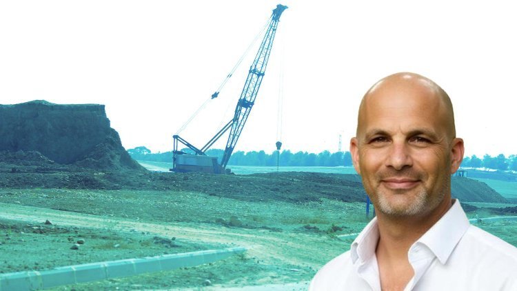 צחי נחמיאס, בעל מניות עיקרי ומנכ"ל משותף במגה אור החזקות (מירי נחמיאס, Romayan, ויקימדיה)