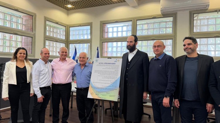הסכם החתימה בבית דגן (דוברות משרד הבינוי והשיכון) 