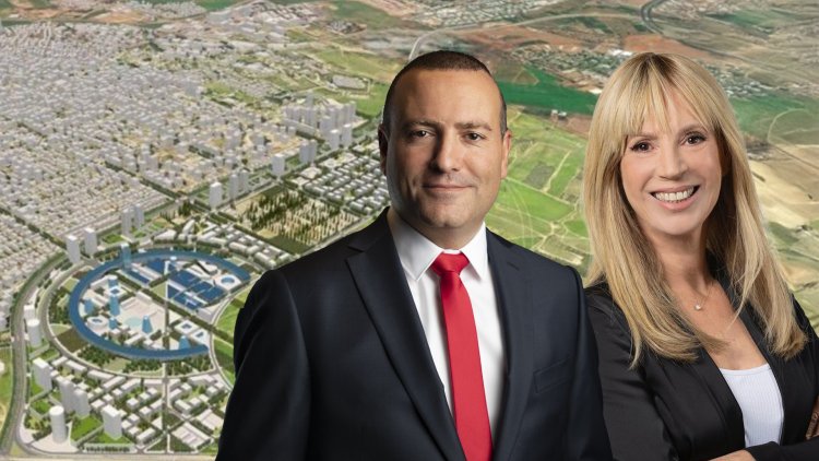 עו"ד ענת בירן וראש העיר רחובות מתן דיל, על רקע הדמיית התוכנית (רז רוגובסקי, שרון גבאי, ויקימדיה, רוזנפלד ארנס אדריכלים) 