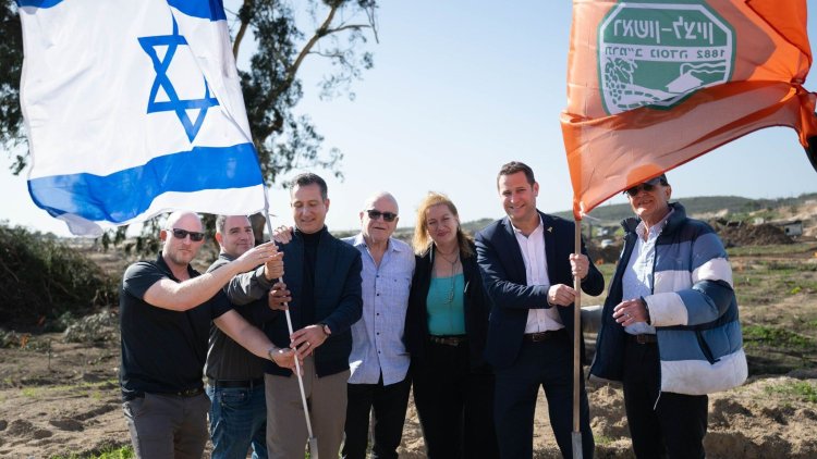 טקס מסירת השטח בראשון לציון (דוברות עיריית ראשון לציון ואגף דוברות וקשרי ציבור במשרד הביטחון) 