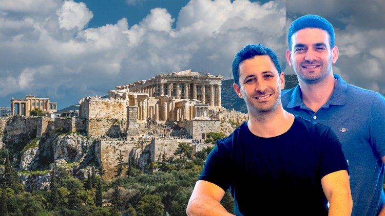 אביב כהן ופלג יריב על רקע האקרופוליס באתונה (בן אזולאי, שאטרסטוק)