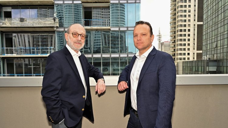 הרשי פרידמן בעל השליטה ויו"ר הדירקטוריון באזורים, ועדי דנה מנכ"ל אזורים (תמר מצפי)