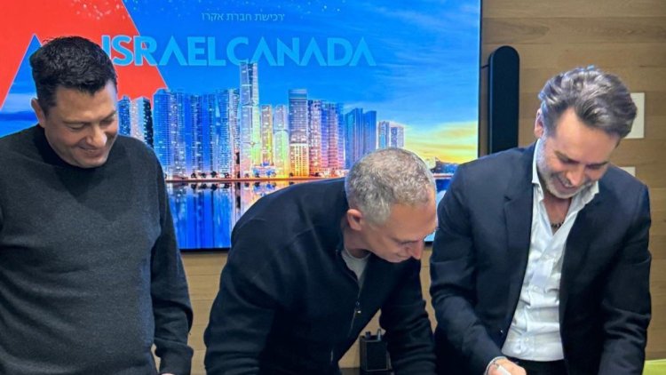 חתימת ההסכם. מימין: ברק רוזן מישראל קנדה, צחי ארבוב וזיו יעקבי מאקרו (יח״צ) 