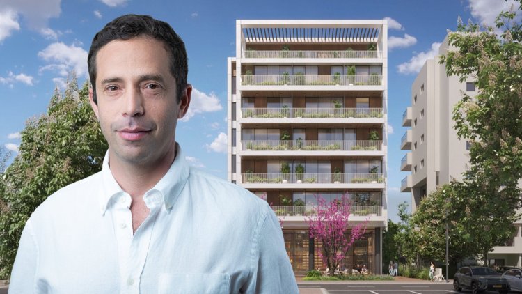 ראם רצון מנכ"ל אב-גד על רקע הדמיית הפרויקט (שי שחר, חיינר נוימן אדריכלים)