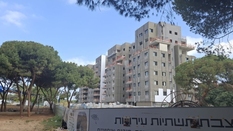 אתר בניה בתל אביב (מרכז הנדל"ן)