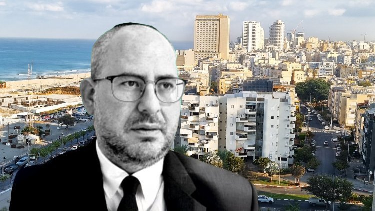 יו"ר ועדת הערר המחוזית הלל גלקופ על רקע בת ים (באדיבות ועדת הערר, בר ויקימדיה)