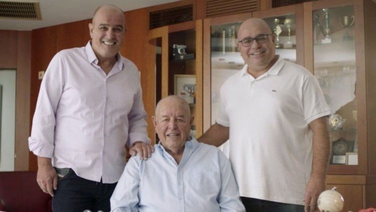 מימין משה, צבי ורפי צרפתי (באדיבות חברת צרפתי צבי) 